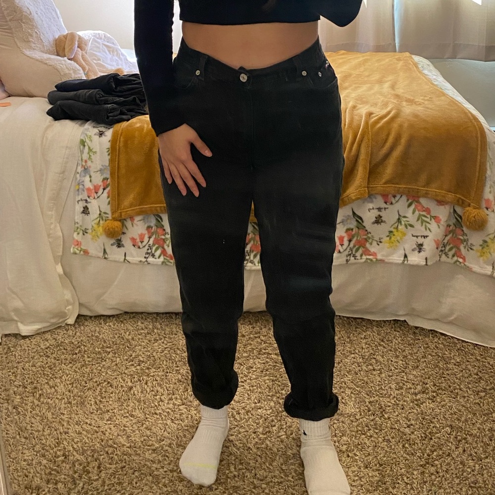Black Tommy Hilfiger jeans